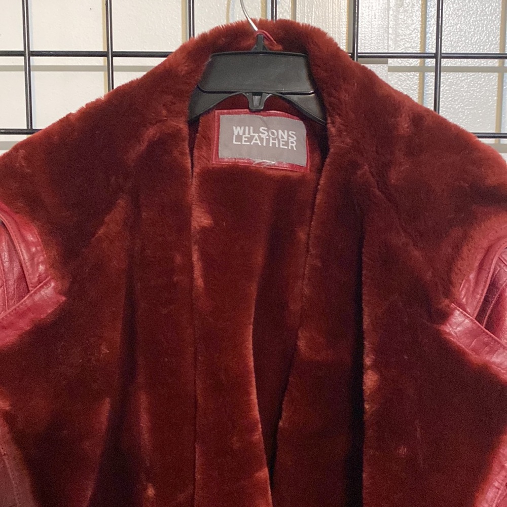 Plus Queen Size Like New Wilsons Red Leather Jacket. Fur Hood quilt lined. - Picture 5 of 14